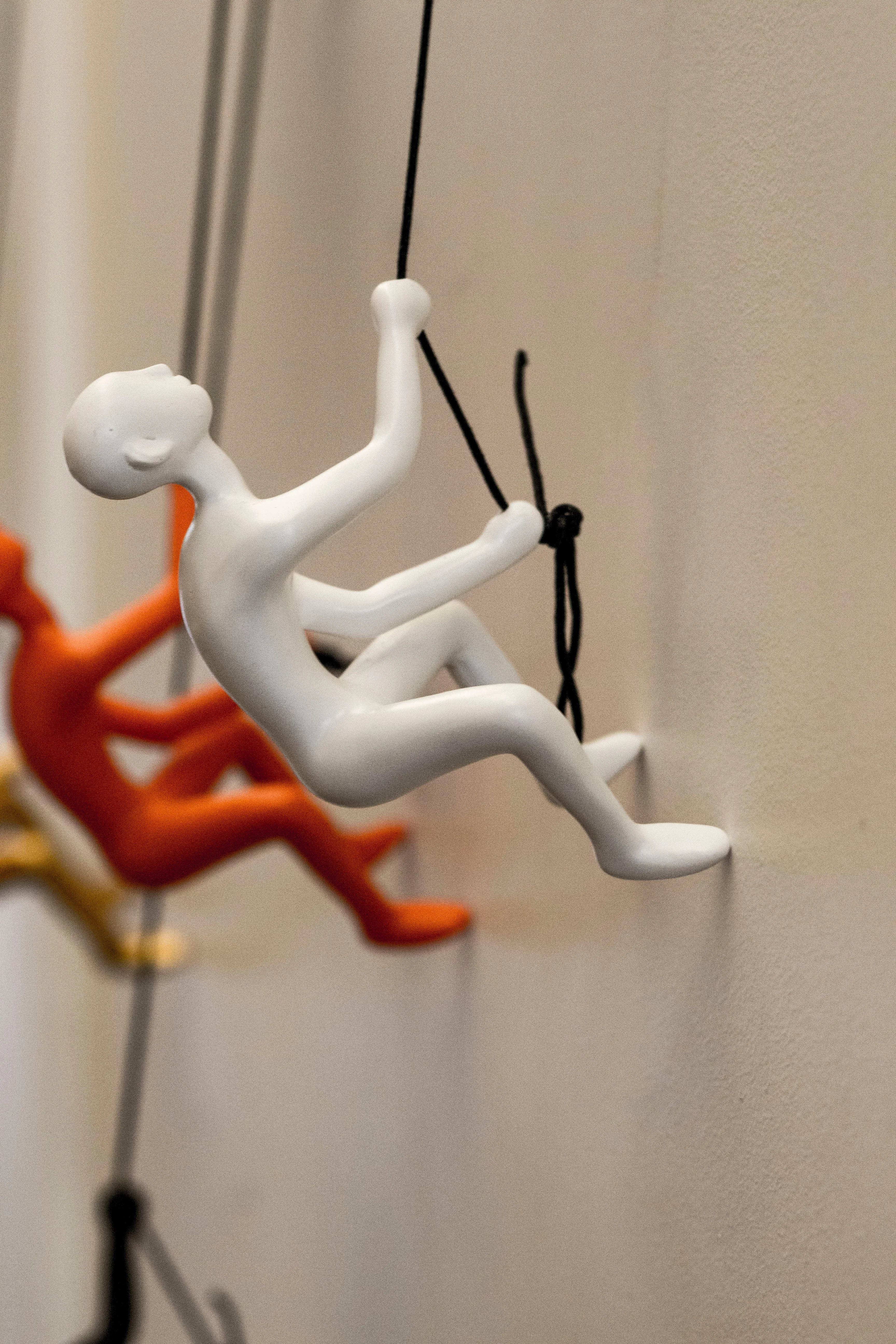 Climbing Man Home Decor Classic Wall-Art Sculpture - WHITE