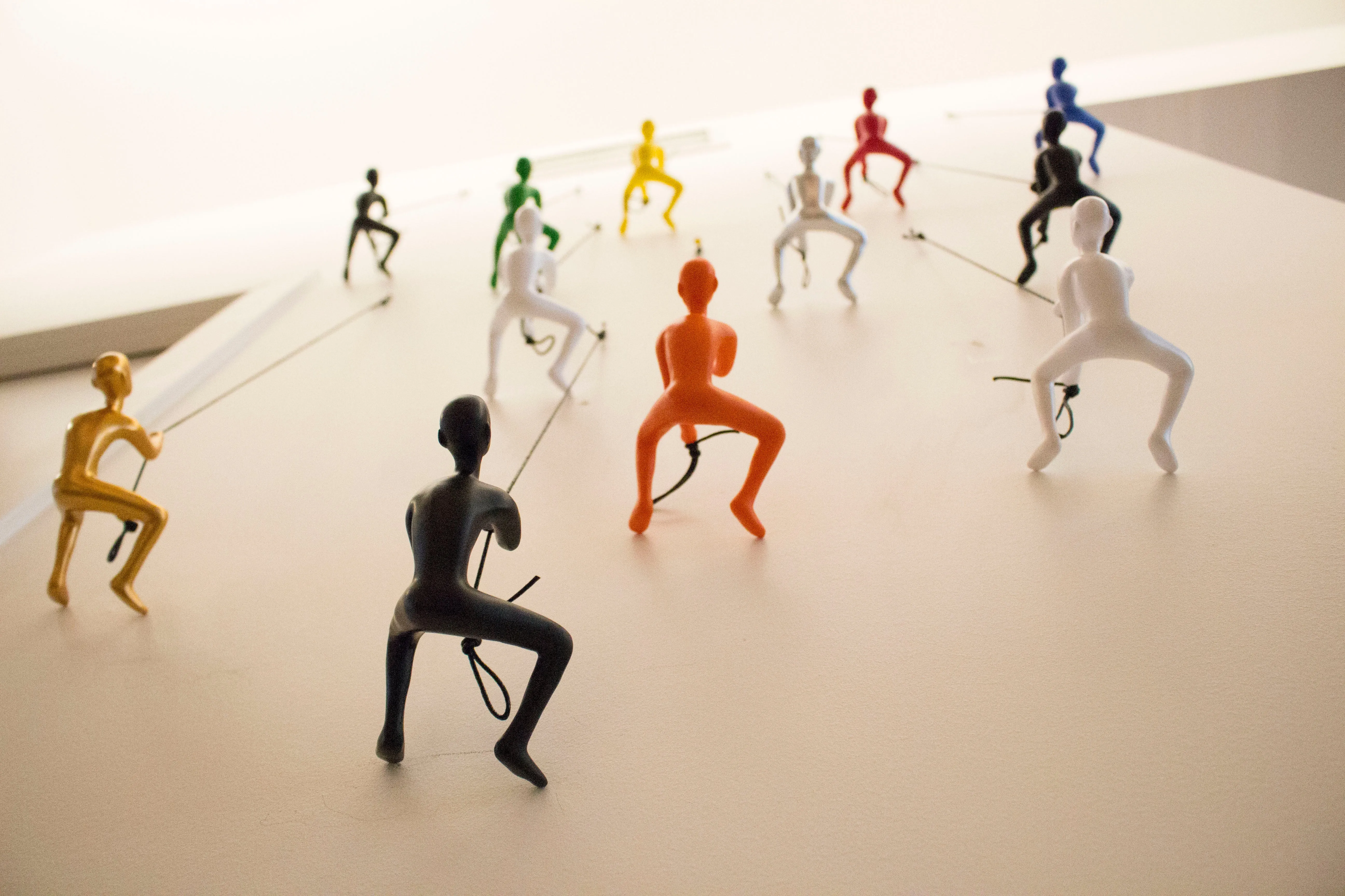 Climbing Man Home Decor Classic Wall-Art Sculpture - WHITE